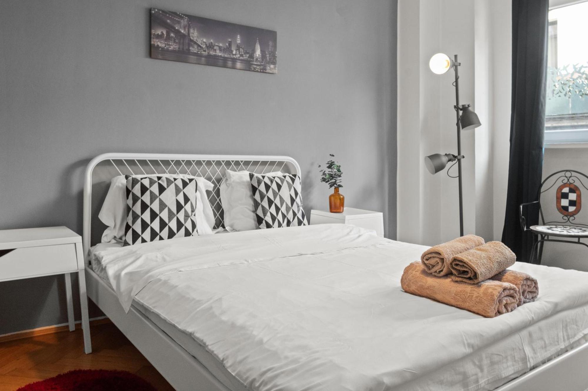 Old Town Studio 23B Apartamento Bucareste Exterior foto